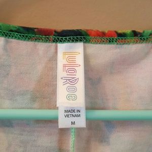 LuLaRoe Tops - Lularoe Perfect Tee. Size M. NWT. LuLaRoe Tops - Lularoe Perfect Tee. Size M. NWT.